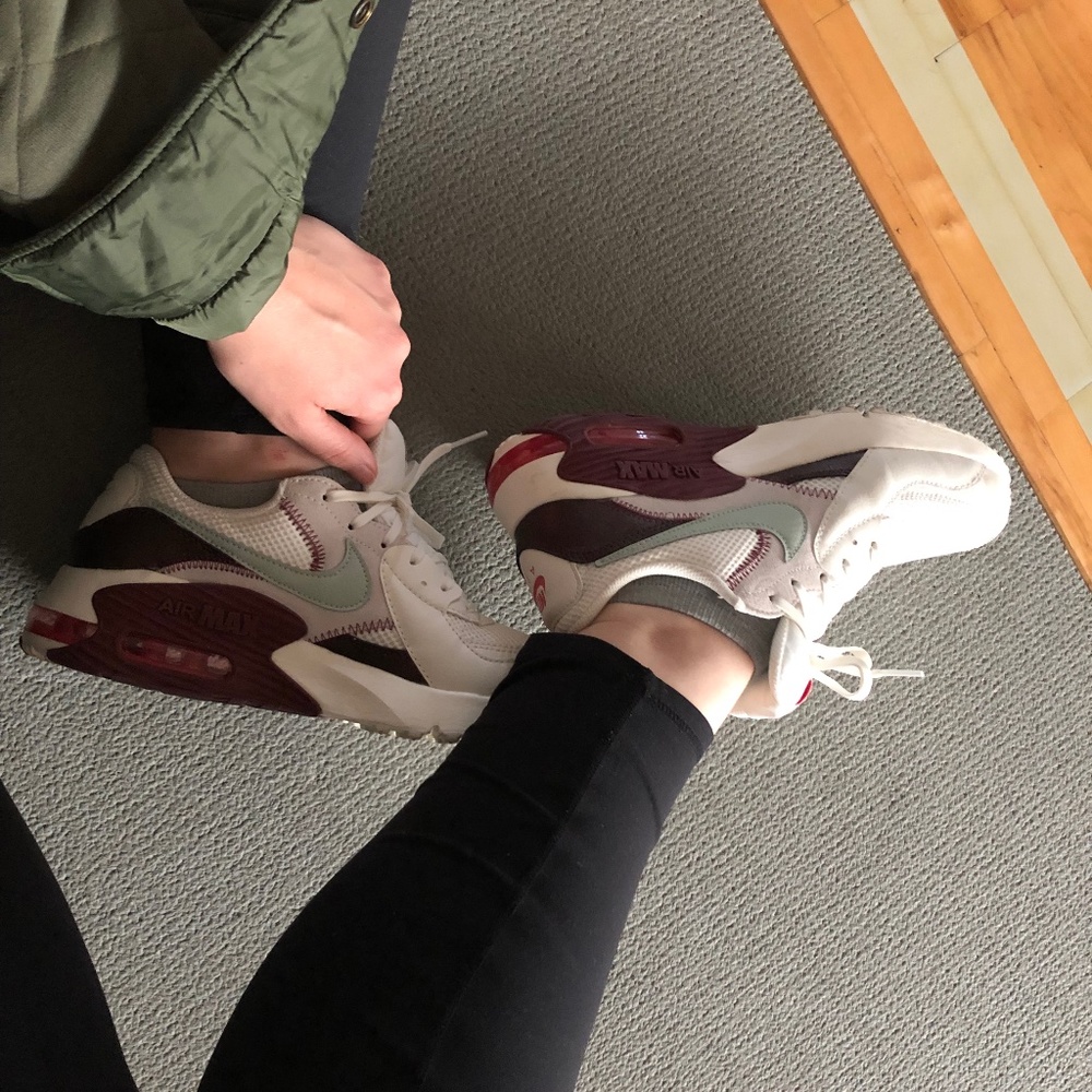 Women’s NIKE Air Max 8,5